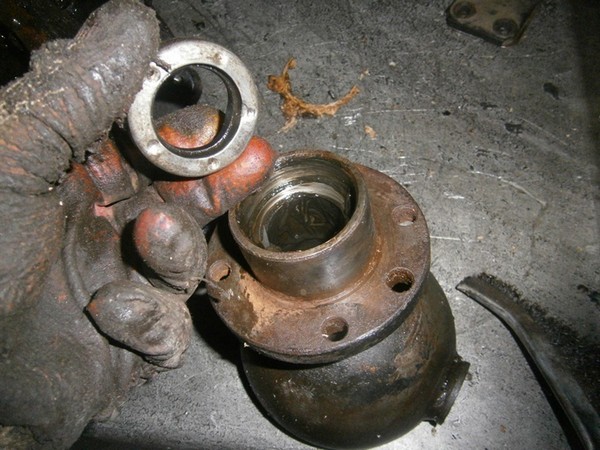 Ремонт правого поворотного кулака военного моста УАЗ 3303