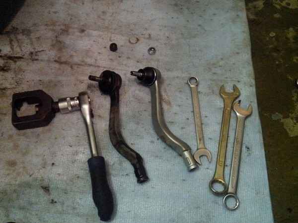 Замена рулевых наконечников Renault Sandero