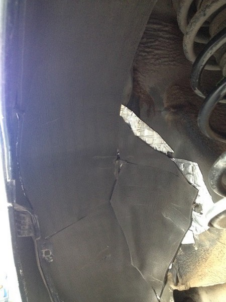 Шумоизоляция задних колесных арок на Toyota Camry ACV40